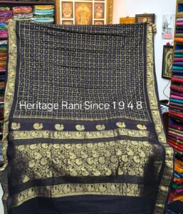 Jari checks with handknot